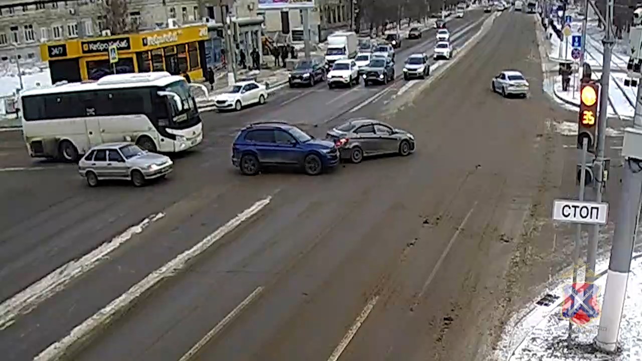 Утром 14 декабря в Волгограде произошло сразу две аварии